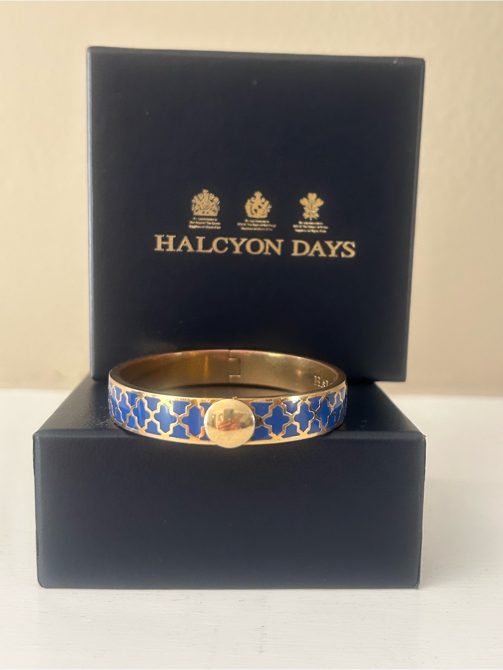 Halcyon Days 18k Gold Plated Agama Trellis Cobalt & Gold Hinged Bangle. Signed